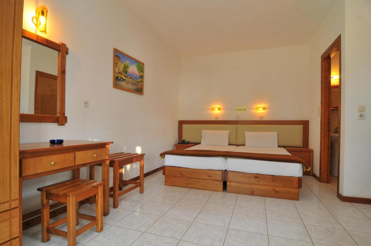 Hotel Emerald Chrysi Ammoudia ภายนอก รูปภาพ