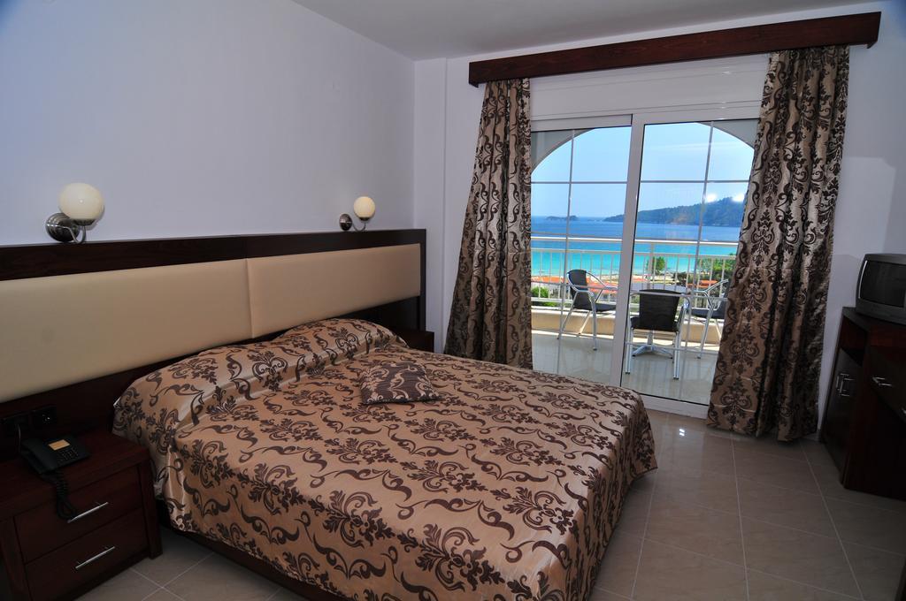 Hotel Emerald Chrysi Ammoudia ภายนอก รูปภาพ